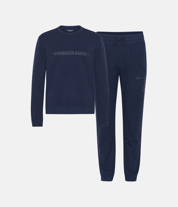 Blå bambus joggingsæt med logo fra Copenhagen Bamboo